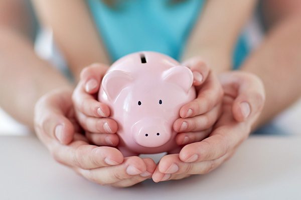 shutterstock_259403771-geld-schenken (1)
